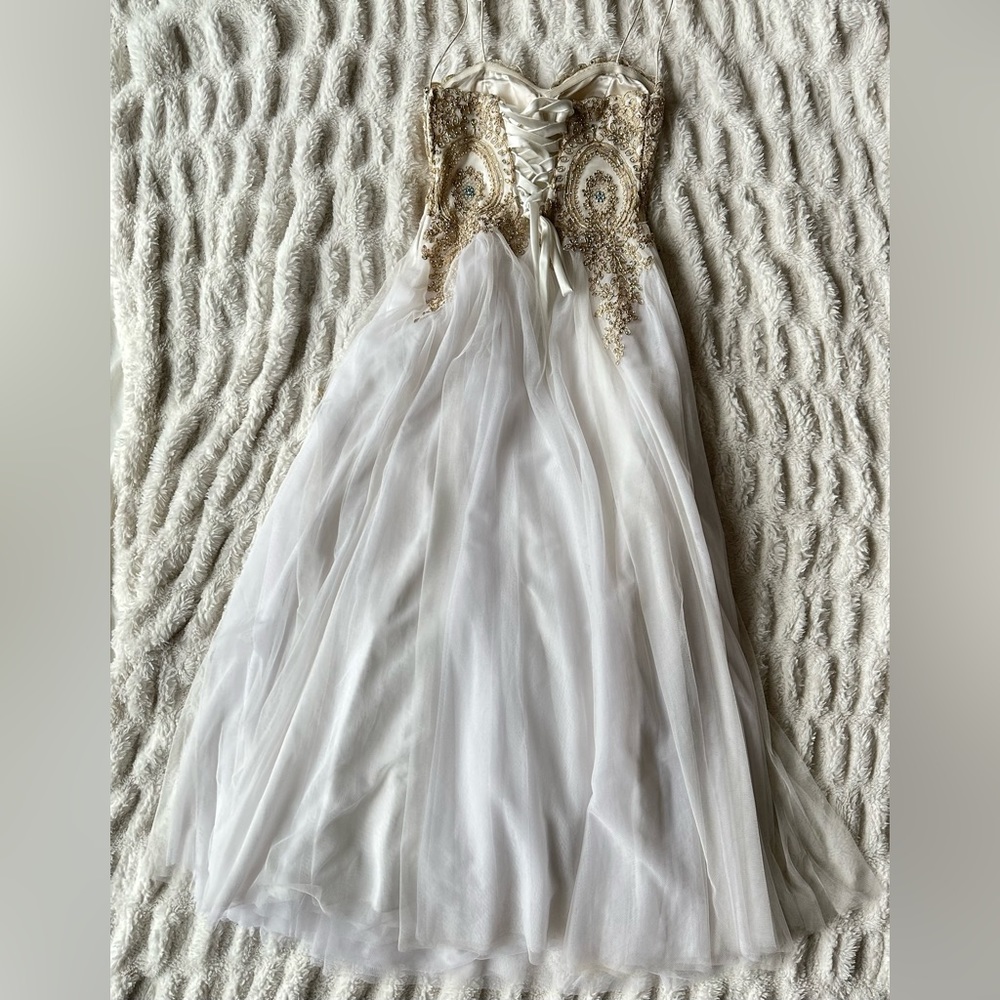 ELEGANT PRINCESS PROM DRESS - Picture 8 of 13